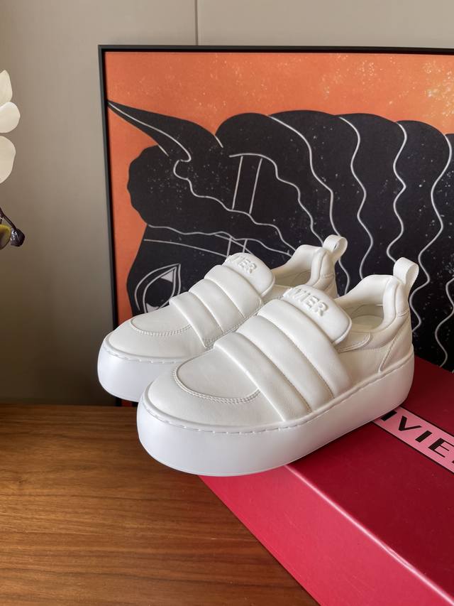 顶级品质 Roger Viv**厚底运动面包鞋 绵羊皮面羊里 橡胶发泡底 Size35 36 37 38 39 订40码不退换