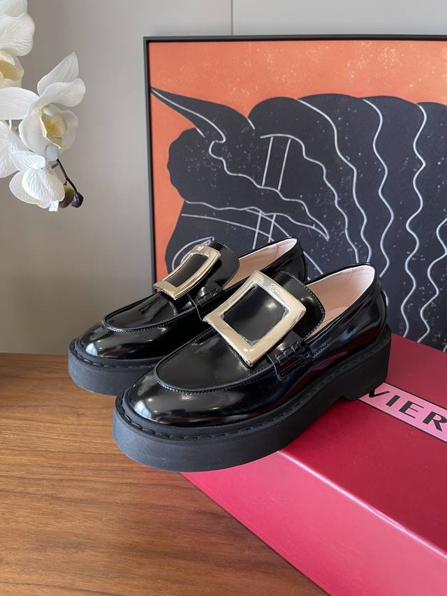 顶级品质 Roger Viv**经典方扣乐福鞋 开边珠牛皮面羊里 发泡底 Size35 36 37 38 39 订40 不退换