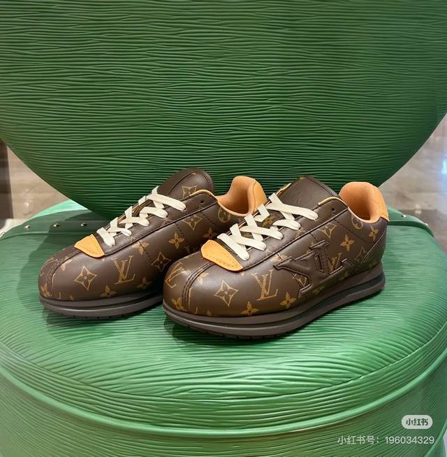 顶级品质 Louis Vuitton X Nigo 联名款 Buttersoft Fw25 牛皮革羊皮革 圆头系带 低帮 生活休闲鞋 男女同款 可可爱爱，关键脚