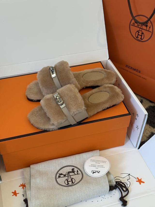 顶级品质 Hermes Fw25 New Arrival～ 爱玛仕秋冬新品Kelly扣毛拖 皮毛一体拼接羊皮，搭配经典镀钯Kelly扣 设计简约流畅～打造时尚柔