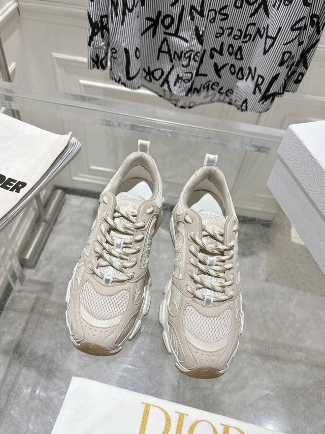 出厂 Dior 迪奥 Ss新款 Chrono系列厚底网面拼色跑鞋情侣款老爹鞋休闲运动鞋 顶级版本原版购入开发做货 这款Dior Chrono运动鞋采用白色和黑色