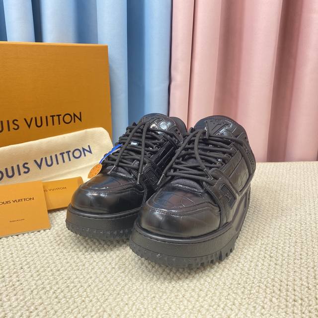 面包鞋 顶级级版本 Lv-路易-威登 Pk市场一切版本 情侣款 走秀新款 篮球板鞋 代购品质 原版1：1开发复刻！！上脚非常舒适 做工精细 鞋面由意大利进口小牛