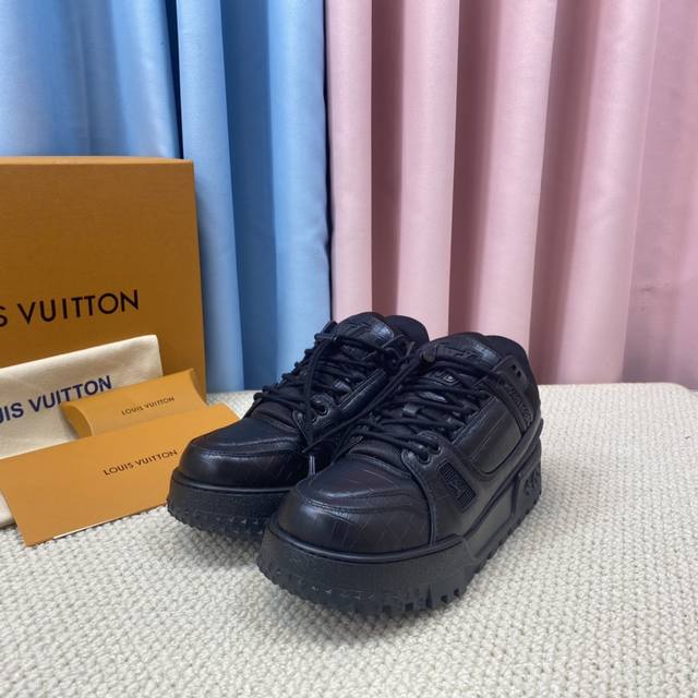 胖丁 代购品质情侣款 Lv～路易威登 By Virgin Abloh最好看的运动鞋，驴牌力推新品， 官网限定款复古篮球运动鞋！ 高帮低帮均花血本购入原版1:1精