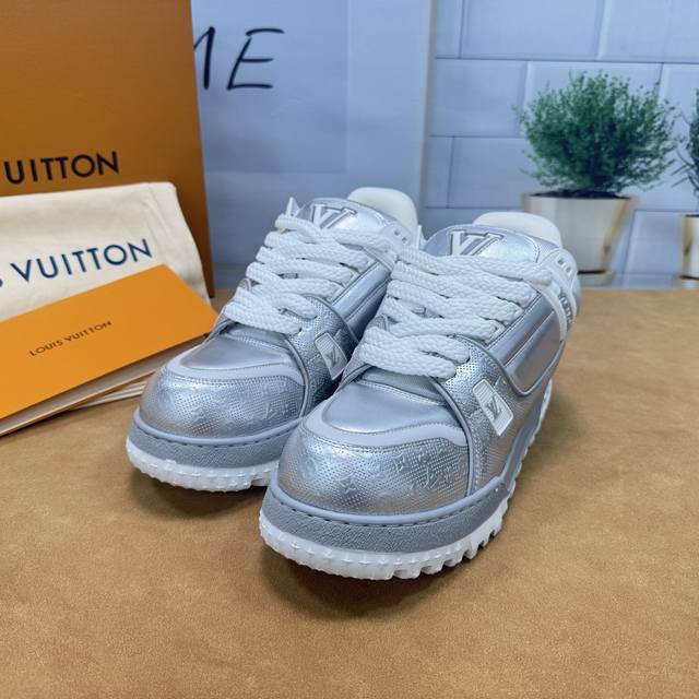 面包鞋 升级版 Lv-路易-威登 Pk市场一切版本 情侣款 走秀新款 篮球板鞋 代购品质 原版1：1开发复刻！！上脚非常舒适 做工精细 鞋面由意大利进口小牛皮拼