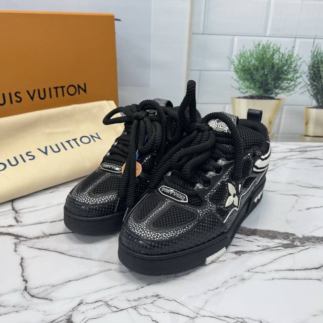 新款的 Lv-Trainer路易-威登 Pk市场一切版本 情侣款 走秀新款 篮球板鞋 代购品质 原版1：1开发复刻！！上脚非常舒适 做工精细 鞋面由意大利进口小