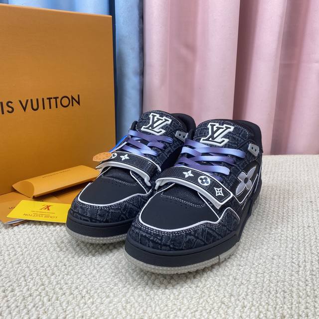 新款的情侣爆款出货上新 Lv-Trainer路易-威登 Pk市场一切版本 情侣款 走秀新款 篮球板鞋 代购品质 原版1：1开发复刻！！上脚非常舒适 做工精细 鞋