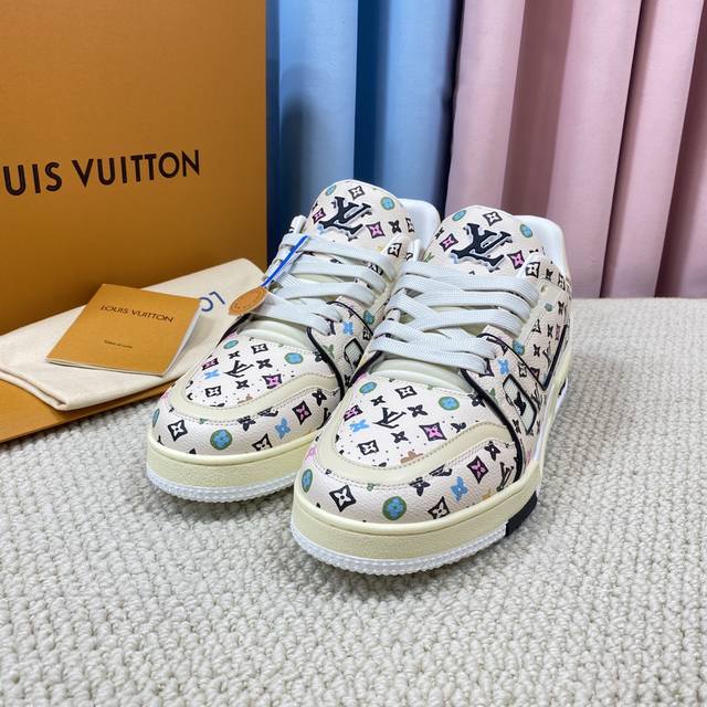 情侣现货 Lv-Trainer路易-威登 Pk市场一切版本 情侣款 走秀新款 篮球板鞋 代购品质 原版1：1开发复刻！！上脚非常舒适 做工精细 鞋面由意大利进口