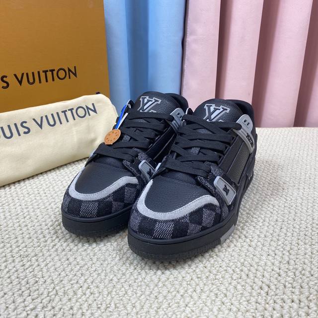 大量现货的新款的代购品质 Lv～路易威登 By Virgin Abloh最好看的运动鞋，驴牌力推新品， 官网限定款复古篮球运动鞋！ 高帮低帮均花血本购入原版1: