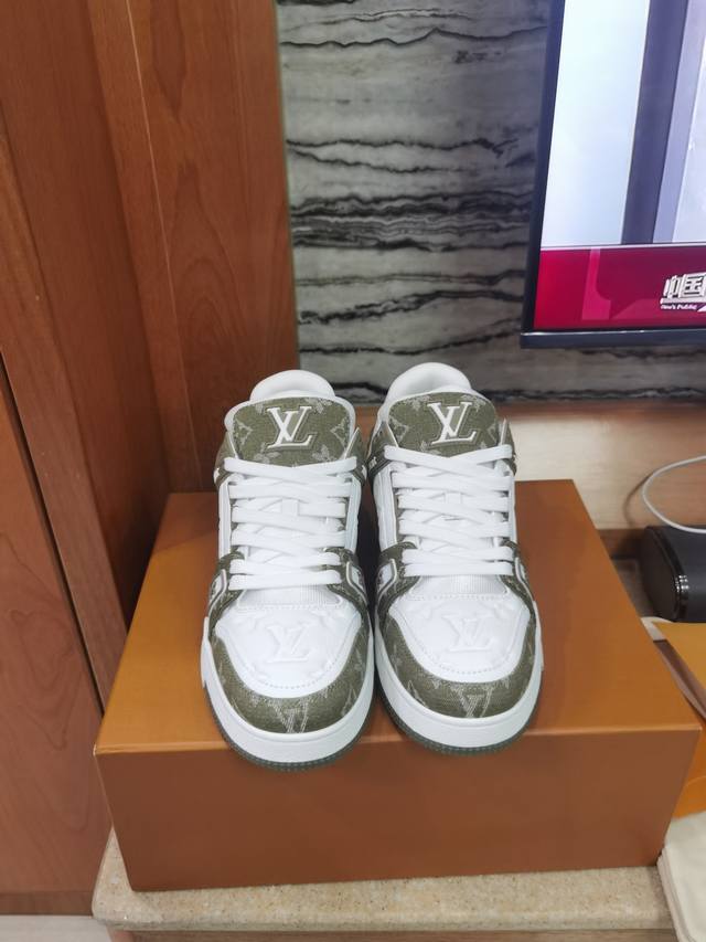 现货的 新款 代购级别品质 市面最齐全 Lv-路易-威登 Pk市场一切版本 情侣款 走秀新款 篮球板鞋 代购品质 原版1：1开发复刻！！上脚非常舒适 做工精细