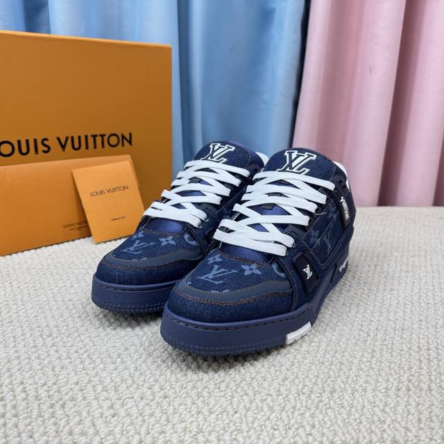 现货的新款情侣 Lv-Trainer路易-威登 Pk市场一切版本 情侣款 走秀新款 篮球板鞋 代购品质 原版1：1开发复刻！！上脚非常舒适 做工精细 鞋面由意大