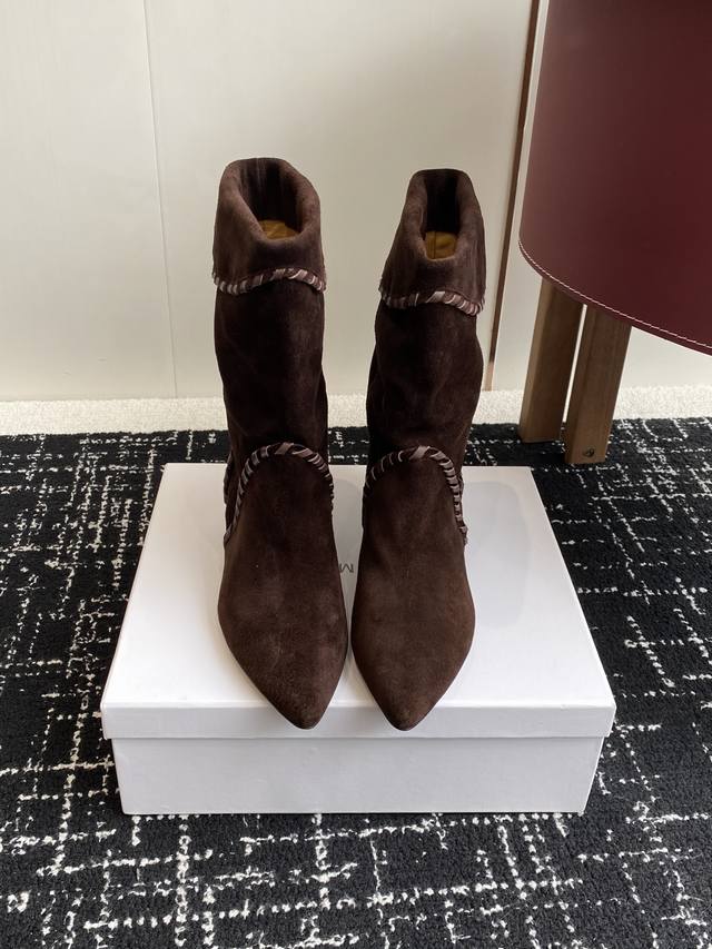 代购级 Isabel Marant 伊莎贝尔 24Ss 少女感 一眼就心动 一脚蹬坡跟短靴 Isabel Marant 超级有调性的一款一脚蹬靴子 面料原版一致
