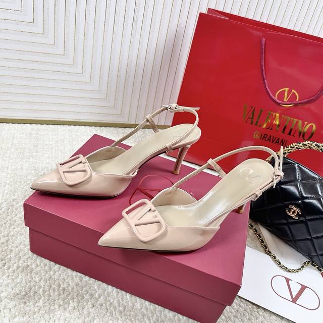 代购版 Valentino华伦天奴2025Ss新款 Vt 尖头V扣高跟凉鞋 跟高:5Cm 8Cm 码数：35-39 40 41 42定做不退不换