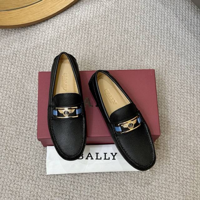 Bally.巴利 官网一比一.新款豆豆鞋，每一位成功男士的身份衬托，上脚大气稳重高端定制专柜原版头层牛皮+进口羊皮内里。不管风吹雨打鞋楦不变，经得起时间的验证黑