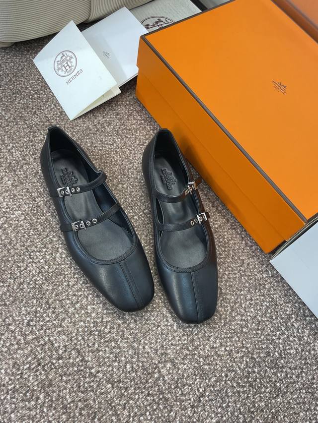 莞货 代购级 爱马仕 Hermes 2025春夏新款Lilia拼色芭蕾舞娃娃女鞋 H家字母Logo五金皮带扣平底圆头玛丽珍乐福单鞋 材质：进口小牛皮 进口真丝绒