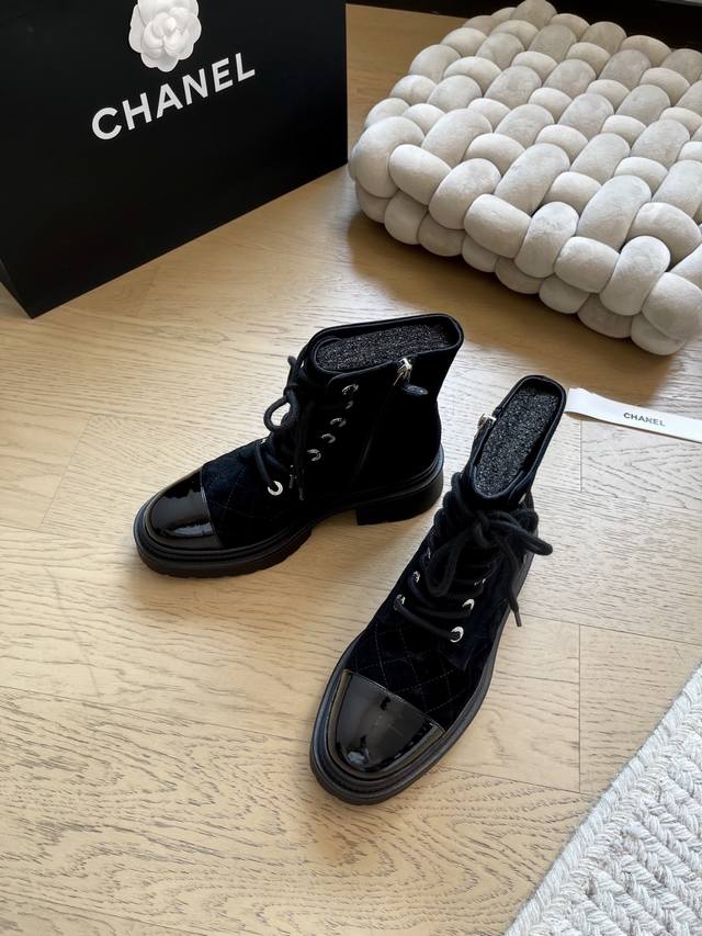 Chanel 25K秋冬款厚底短靴系列！ 常青款！秋冬必入单品~ 鞋面牛皮 内里进口羊皮 原版防滑大底 跟高5Cm 码数：35-41 34 40 41定制不退换