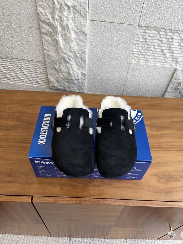 顶级版本: Birkenstock 2025 秋冬新款 毛毛鞋 勃肯鞋 包头拖 毛拖 Birkenstock这款羊毛拖，由牛皮革较为粗糙的一面打磨加工而成，Aa