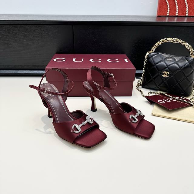 Gucci古奇25年新款 G家水钻马衔扣高跟凉鞋 真皮底，真丝面 跟高:7.5Cm 正码:35-39订做34.40.41