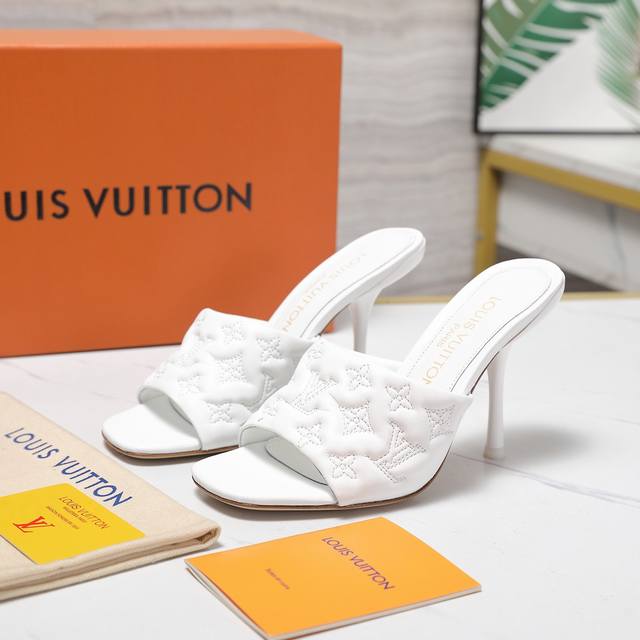 Lv 路易威登 25 2025 早春新品 顶级版本专柜主打最新款 电秀高跟拖鞋 单鞋 硬货上新 高版本 鞋面：荔枝纹牛皮 内里：进口山羊皮里 大底：真皮大底 1