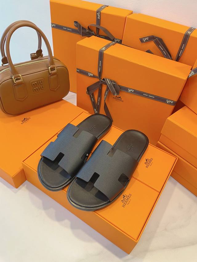 特殊材质加20 2025Ss 全新升级版本 HermèS 包装升级，版型做工材料升级 Hermes高端版本纯手工鞋 顶级产品爱马仕拖鞋 经典之最，真正的手工鞋，