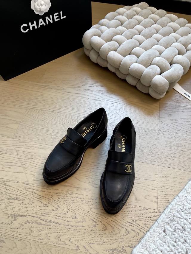 Chanel 25B秋冬厚底乐福鞋系列！ 顶级版本！抢先发售 鞋面牛皮 内里羊皮 原版真皮防滑大底 码数：35-41 40 41定制不退不换