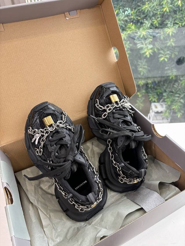 G221顶级品质Balenciaga巴黎世家3Xl全黑锁链。 颠覆想象，重塑经典当复古风潮与未来美学碰撞，Balenciaga巴黎世家16代Monday黑色老爹