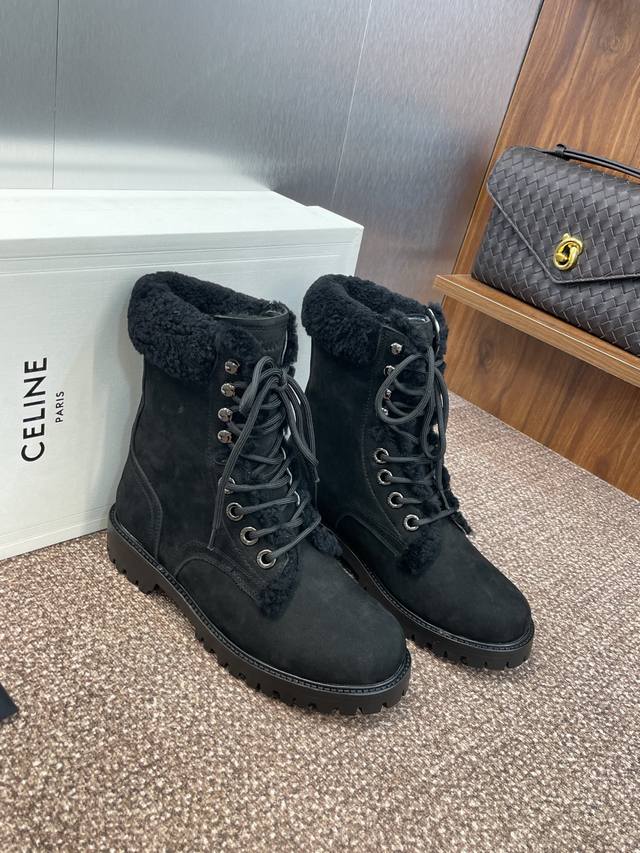 工厂P价P女码 男码 Celine 2025秋冬情侣新款羊羔毛低跟系带机车短靴 赛琳字母Logo拼色休闲骑士雪地靴 材质：鞋面进口牛麂皮+羊羔毛内里+原版开模真
