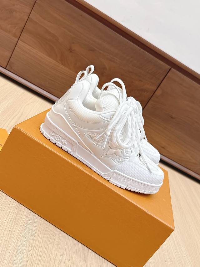 代购级 男+10 #路易威登新品情侣款休闲运动鞋 简约设计重绎经典跑鞋 科技感运动感满满 时尚轻盈又舒适 Size：35-45M