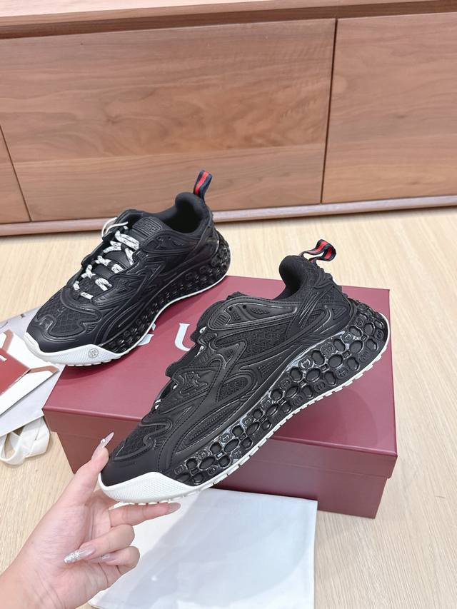 代购级 Gucci 古驰 最新Cub3D系列 厚底 休闲 运动鞋 老爹鞋 原版购入开发 做货 2025春夏系列精彩呈献鞋履新作。这款Gucci Cub3D系列运