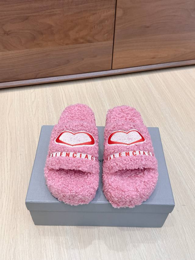 代购级 Balenciaga～巴黎世家毛拖上新 _______________________________ Balenciaga Politicalcamp