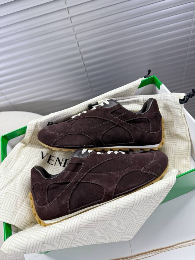 Bottega Veneta Bv Orbit 情侣款系列，阿甘鞋、德训鞋、运动鞋 小红书好物推荐；实在是太美太好穿太舒服太百搭啦 鞋子很轻便，逛街暴走零压力，