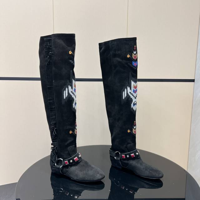 出厂: 独家顶级版本 Isabel Marant 伊莎贝尔25Vs早秋最新时装靴系列 圆头低跟长靴 玛兰混合过去与将来 交织出非洲,印第安,安第列斯三种文化的独