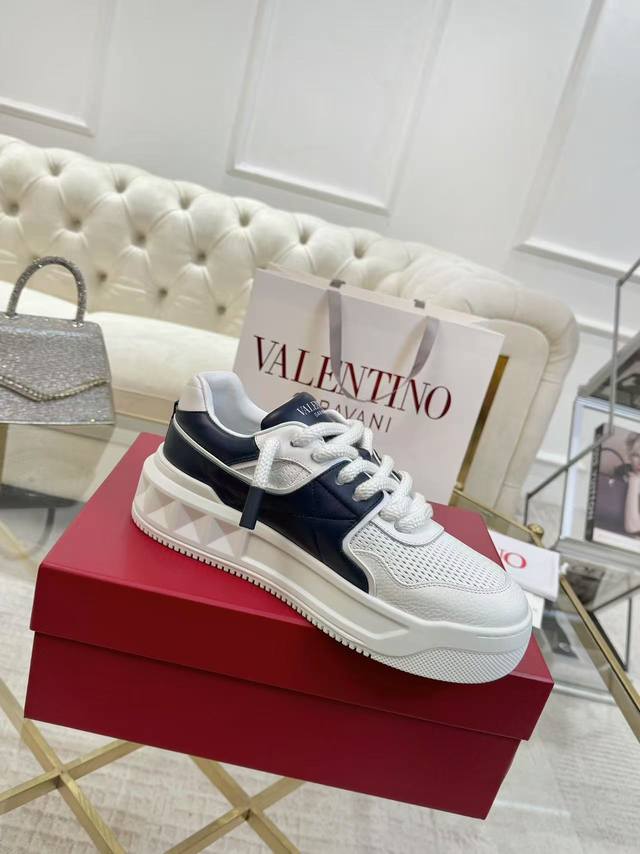 Valentino华伦天奴 休闲鞋 粗鞋带 顶级版本.1:1套楦工艺，经典拼接，时尚百搭，鞋面全油边 面料：定制牛皮+压花工艺 内里:牛皮内里配透气网。 大底: