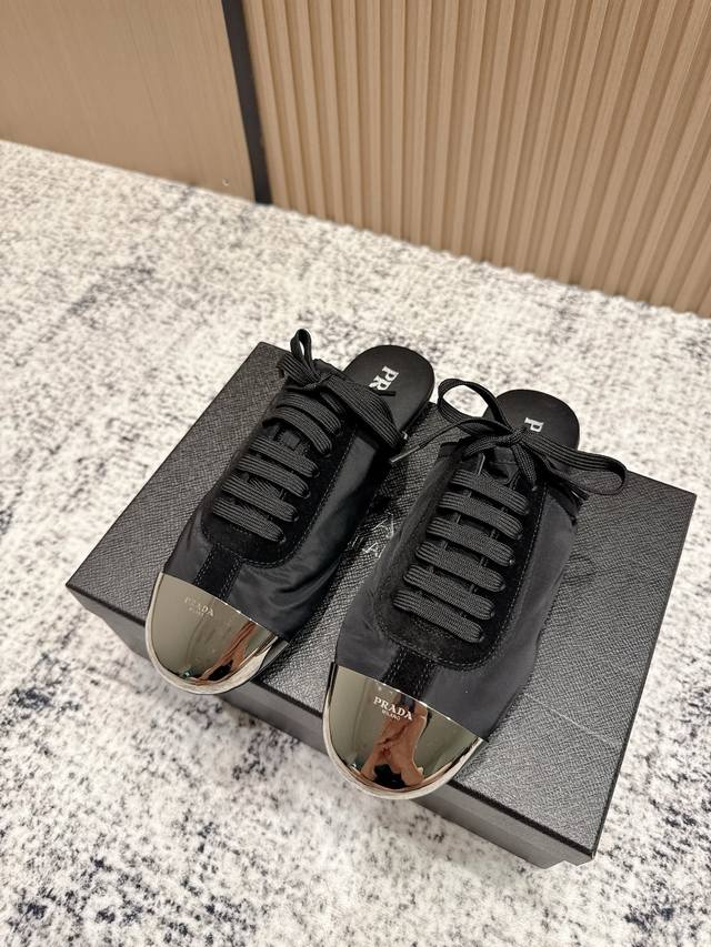 顶级版本: Prada*普拉达P家25Ssfw～New新款系带玛丽珍休闲鞋芭蕾舞鞋，低调奢华懒人鞋，富人的不二选择！ 软胶底素有踩云感之称～舒适度百分百 细腻反