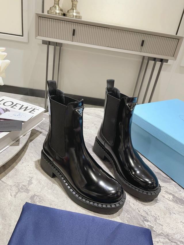 普达家靴子，面皮：牛皮开边珠 牛皮，里皮：羊里皮，原版开发，35-39 34、40、41定制不调换