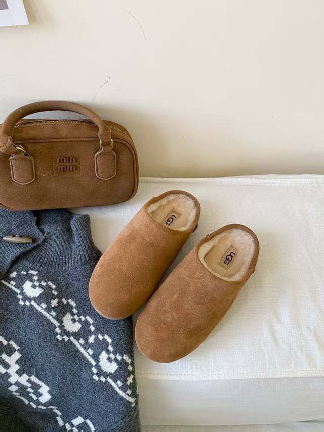 Ugg 2025新品小土豆，埃莱亚便鞋新生系列，半拖一脚蹬解锁松弛脚感，轻便薄底时刻轻盈时髦，随性走出全新风格，这感觉很Ugg，经典翻毛皮搭配柔软羊毛内里鞋垫，