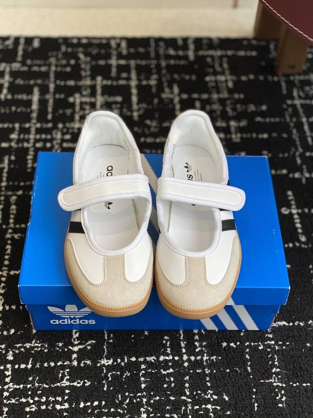 代购级 Adidas 阿迪达斯三叶草新款玛丽珍 捕捉经典与时尚的完美融合，阿迪达斯三叶草新款玛丽珍鞋款散发出一种无法抗拒的魅力。每一个细节都经过精心设计，专为追