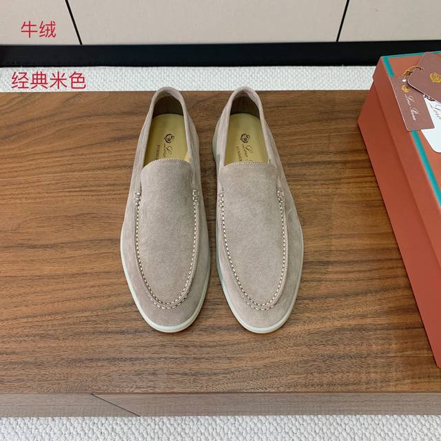 Loro Piana 男款光面乐福鞋。复古优雅低调奢华。时尚性与皮料实用性同样兼具依然全网最高品质。鞋面小牛绒，羊皮内里，真皮中底，原版耐磨高弹牛筋底。 码数：