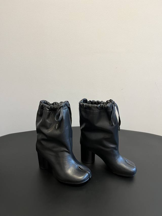 代购级别 Maison Margiel* 玛吉拉分趾绑带宽松高跟短靴 Mm6家Tabi分趾鞋靴秋冬新品最高版本买手代购1:1完美复刻分趾Tabi靴原版开模双层真