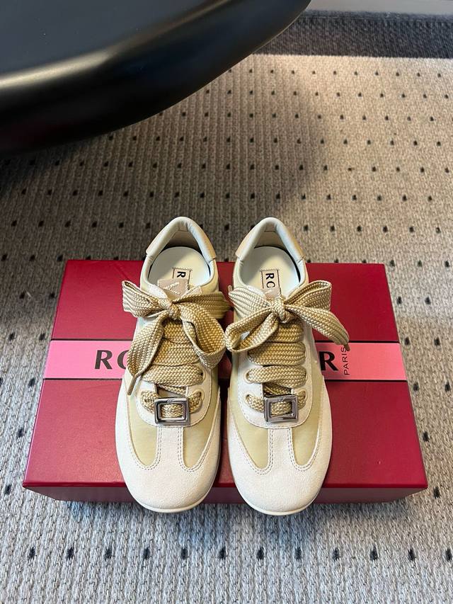 Roger Vivie* 25Ss 新款德训休闲鞋 注重舒适度的宝子一定要留这款！莞产版本，原版开发，版型专柜一比一，细节处理专柜一比一，经典简约的款式设计，百