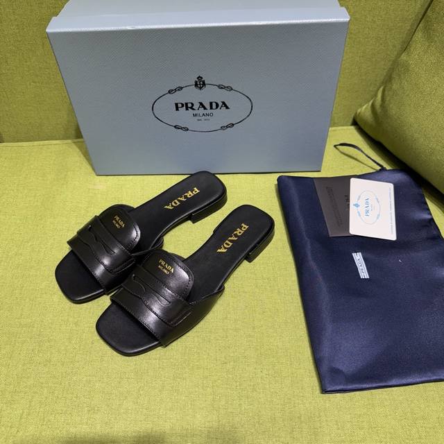 Prada 普拉达2025Ss 新品 Leather Band拖鞋 闪亮登场 小红书各大博主推荐，1-1开发 彰显经典魅力。 平跟1公分 高跟4公分 面料：小牛