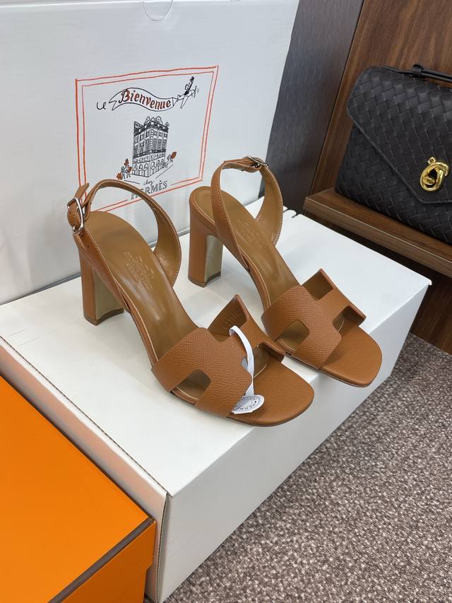 工厂P价P 莞产 代购级 爱马仕 Hermes 春夏经典款 Joy 粗跟拼色工字拖女鞋 H家高跟圆头露趾果冻色后空凉鞋 材质：进口小牛皮+水染牛皮内里+意大利真