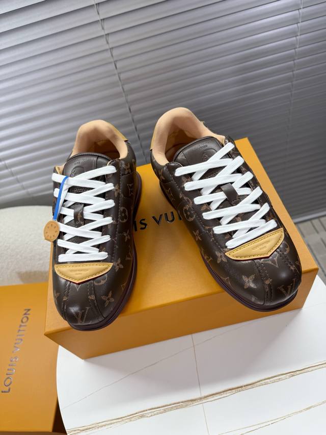 Louis Vuitton 菲董 联名 Buttersoft系列；情侣款面包鞋；运动鞋 Lv标志性的厚底和现代美学混搭设计，采用了奢华的混种绵羊皮，强调未来感与