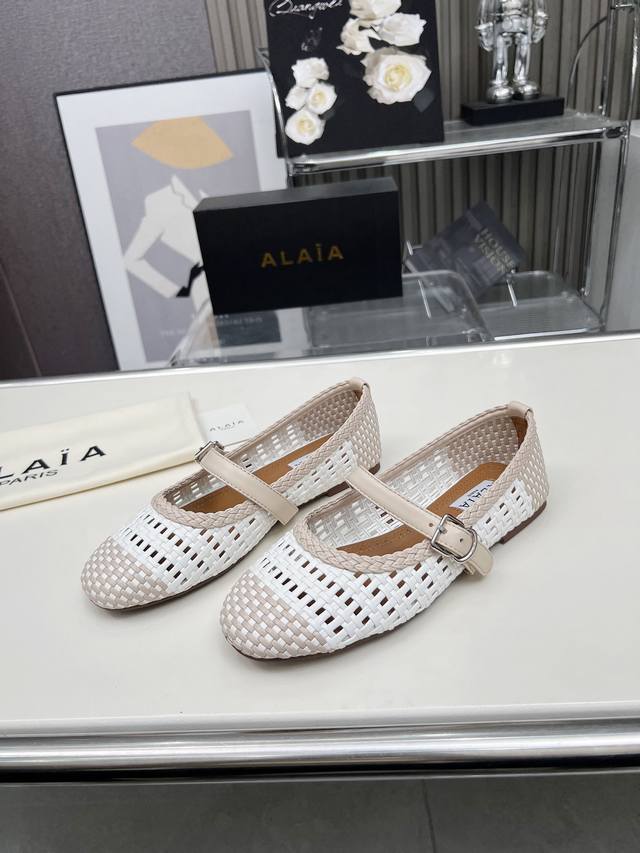 Alaia 阿莱亚 新款编织缕空单鞋女士一脚蹬，好穿又好搭，不费力气的穿搭，超级舒服的鞋子，多色可选，垫脚羊皮，35到42