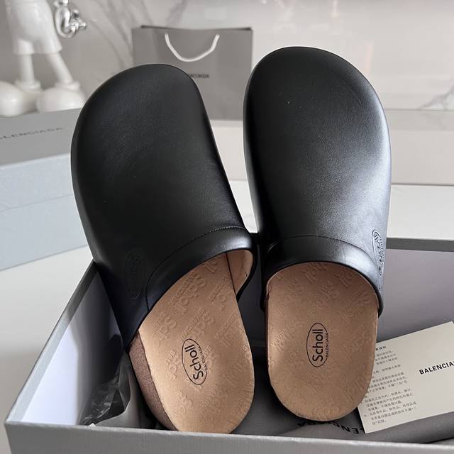 今日新款： P Balenciaga勃肯半拖.男款39-45 夏天必备一款懒人拖 脚感无敌Ok 采用进口鹿皮反绒