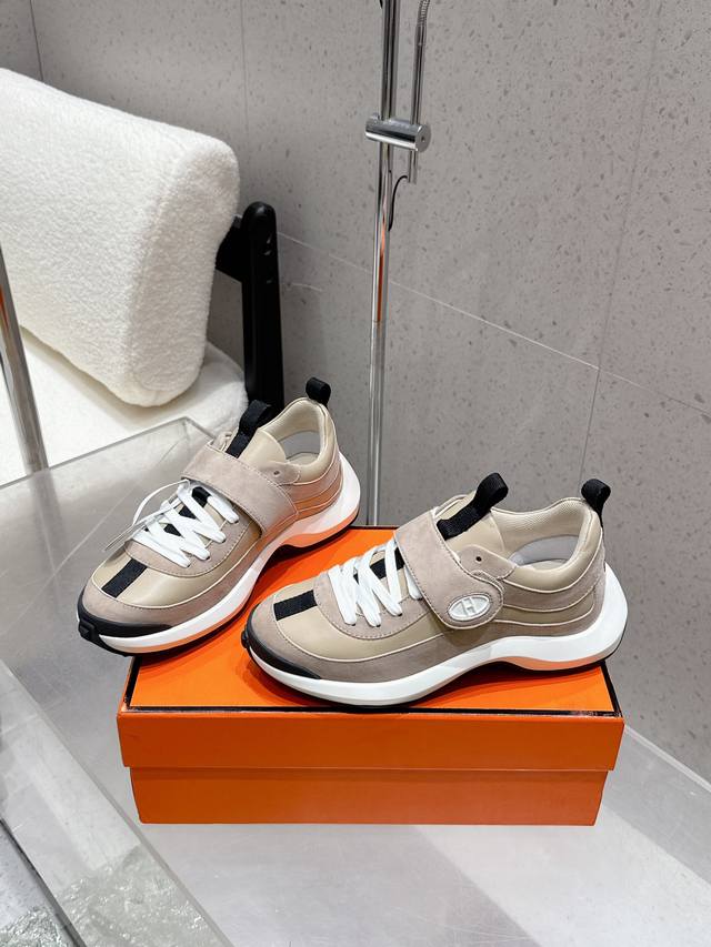 代购级 25Ss Hermes 爱马仕 新品 H家 厚底增高休闲运动鞋 采用进口牛皮 进口麂皮镂空 运动时尚鞋面整圈头层小牛皮无断接大气奢华 定制 双提环设计