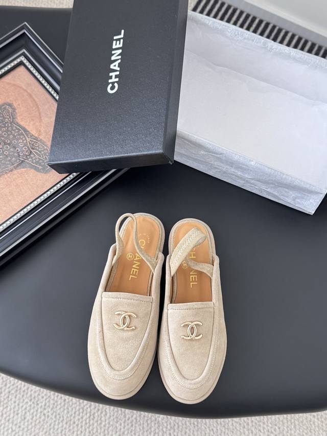 Chanel 25K秋冬新款半拖 内里羊皮 很舒服诶 美拉德棕色还是很适合秋冬的～ 鞋面麂皮 真皮大底 Size:35-39 其他码数定做