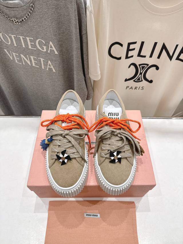 高版本出厂 Miumiu 繆繆25Ss New Arrival F039～Miu家2025Ss走秀款系带厚底德训鞋休闲鞋 这款系带休闲运动鞋妥妥的美式休闲风格～