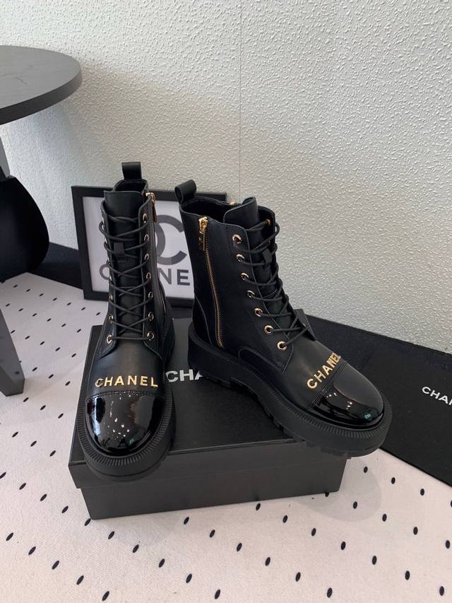 Chanel新款秋冬马丁靴 顶级版本 上脚超级好看 时髦小仙女必备 时尚百搭 原版进口小牛皮鞋面 羊皮垫脚内里 原版开模防滑大底 Size：35-39 40 4