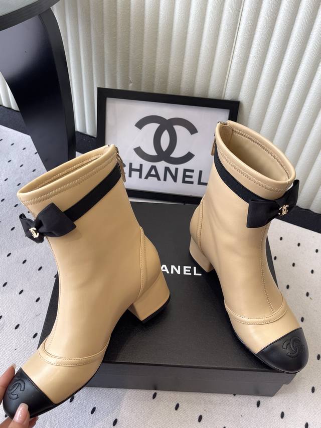 Chanel新款秋冬短靴 高版本出货 官网同步蝴蝶结短靴 简约大方时尚百搭 上脚特别舒适 进口羊皮 羊京鞋面 羊皮内里垫脚 Size: 35-39 40 41