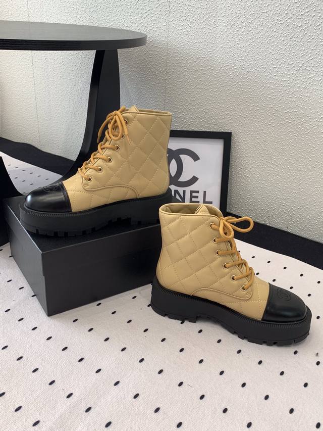 Chanel新款秋冬短靴 高版本 本季度超火必备单品 专柜断货王小红书种草爆款 原版进口牛皮鞋面 羊皮内里垫脚 原版Tpu大底 Size:35-39 40 41